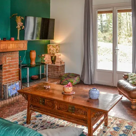 Cozy In Saint-pardoux-la-rivie With Wifi Saint-Saud-Lacoussiere