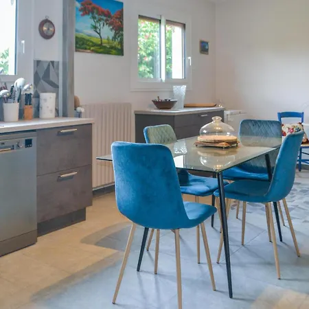 Cozy In Saint-pardoux-la-rivie With Wifi Saint-Saud-Lacoussiere